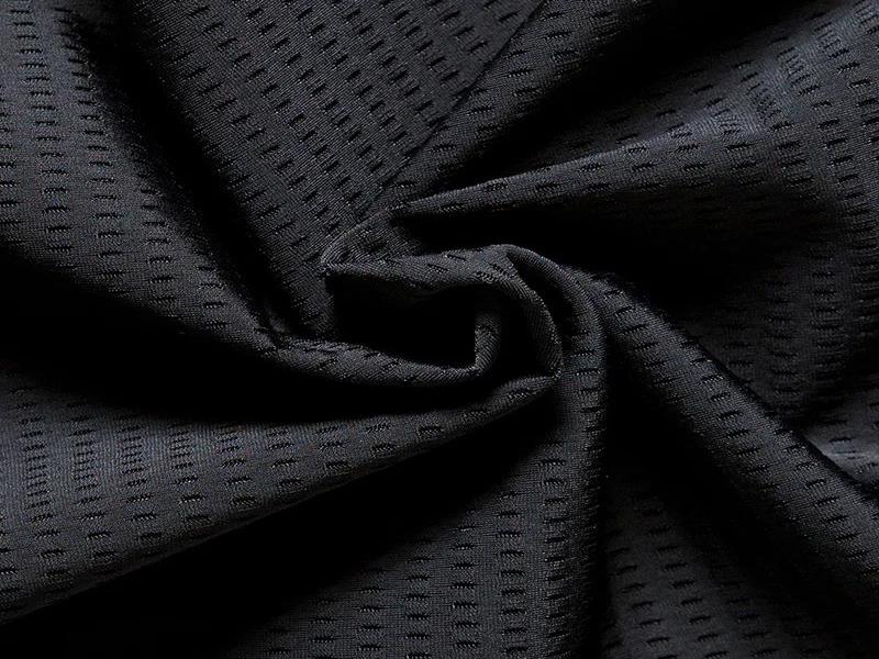 Quali sono i tipi di tessuti funzionali per l'abbigliamento sportivo?